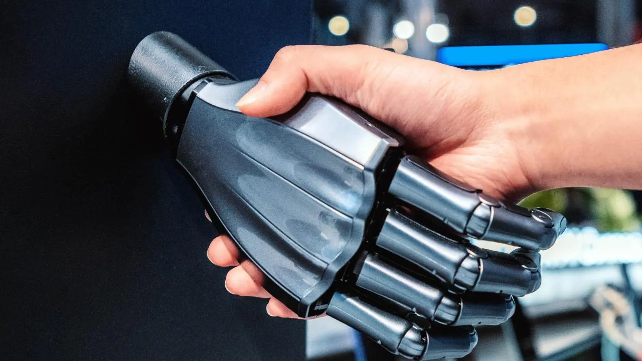 Anthropic CEO'su Amodei'den yapay zekaya sert düzenleme çağrısı