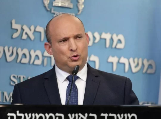 Bennett'ten flaş itiraf: İran'a kaçak Starlink soktuk