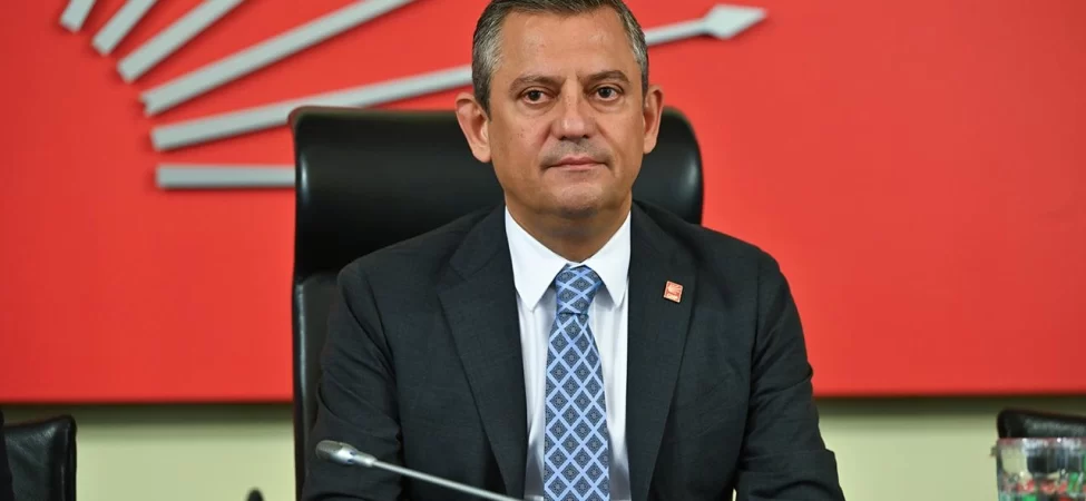CHP'de kurultay depremi: Özgür Özel ekibi PM'den istifa etti
