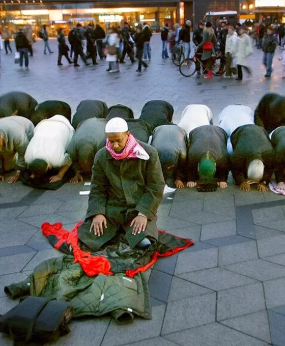 Danimarka'dan skandal ezan kararı: İslamabad banliyösü gibi!