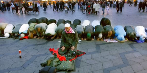 Danimarka’dan skandal ezan kararı: İslamabad banliyösü gibi!