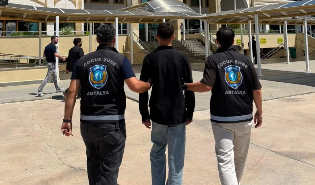 "Devlet biziz" dedi, emniyet kapısına dayandı