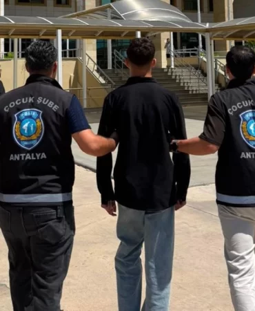 "Devlet biziz" dedi, emniyet kapısına dayandı