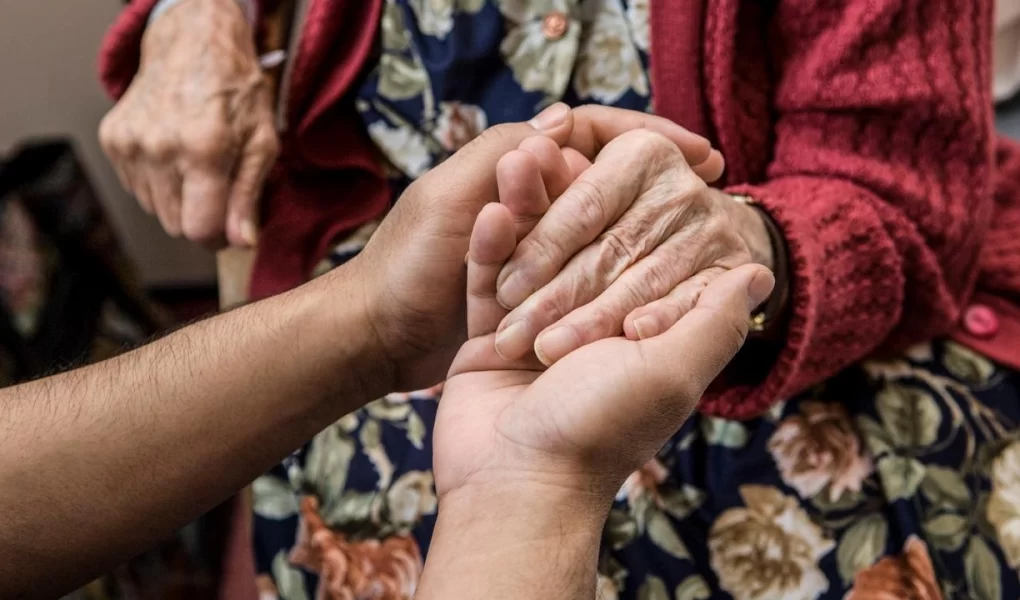 Dünyada sessiz kriz büyüyor: Yaşlı istismarı korkunç boyutta