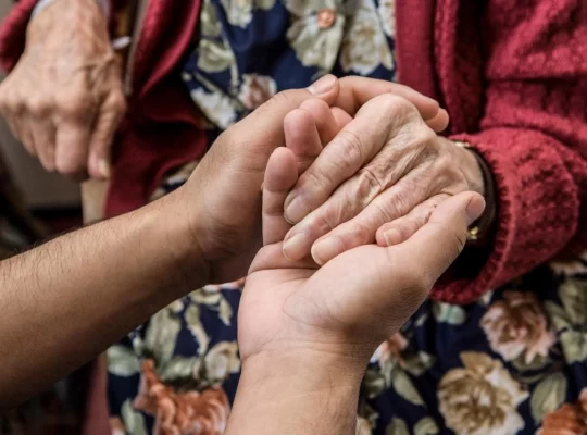 Dünyada sessiz kriz büyüyor: Yaşlı istismarı korkunç boyutta