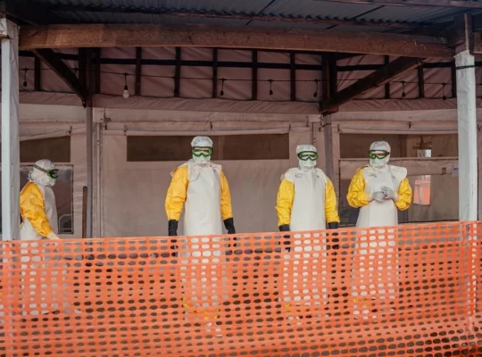 Ebola'da 300 kişi kayıp: Salgın eylüle kadar tırmanabilir