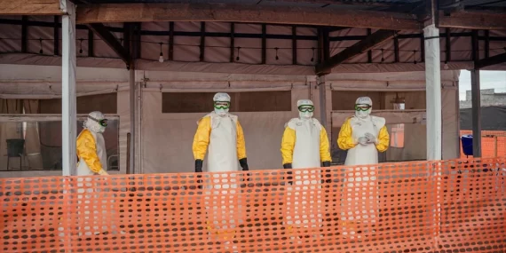 Ebola’da 300 kişi kayıp: Salgın eylüle kadar tırmanabilir