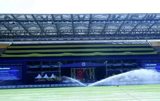 Fenerbahçe kongresinde gergin anlar: Toplantıya ara verildi