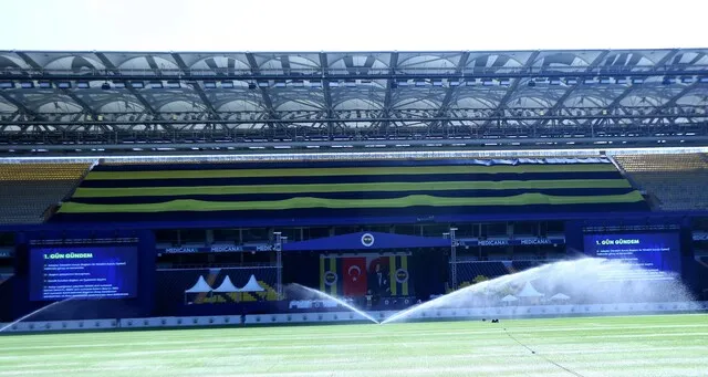 Fenerbahçe kongresinde gergin anlar: Toplantıya ara verildi