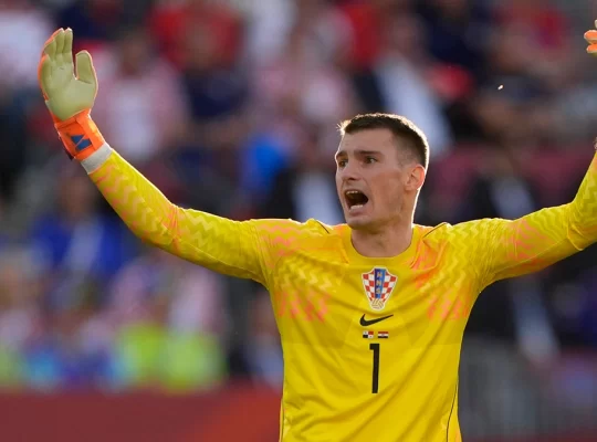 Fenerbahçe'de ayrılık sinyali: Livakovic için açıklama!