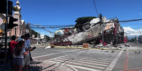 Filipinler’de 7.8 büyüklüğünde deprem: 32 ölü