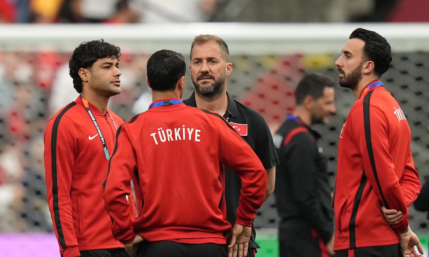 Hoffenheim'dan Montella'ya Ozan Kabak göndermesi: Ozan yoksa...