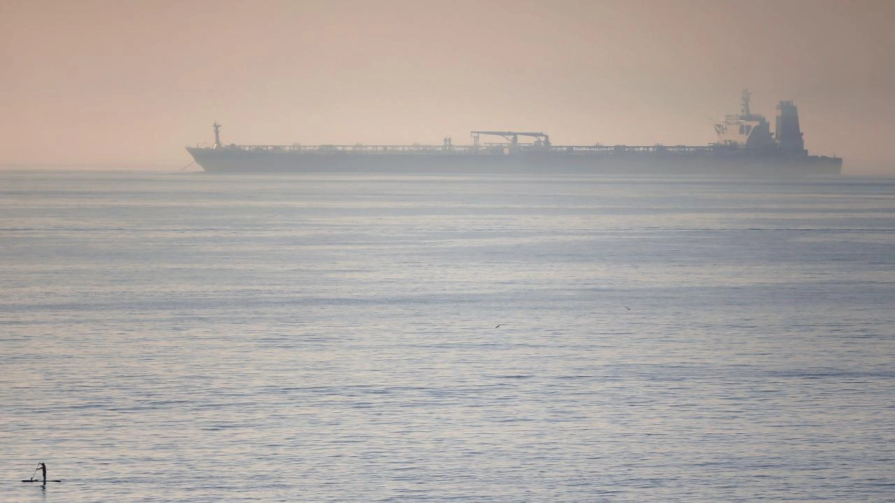 İngiltere'den Manş'ta Rusya'ya darbe: Gizli tanker ele geçirdi