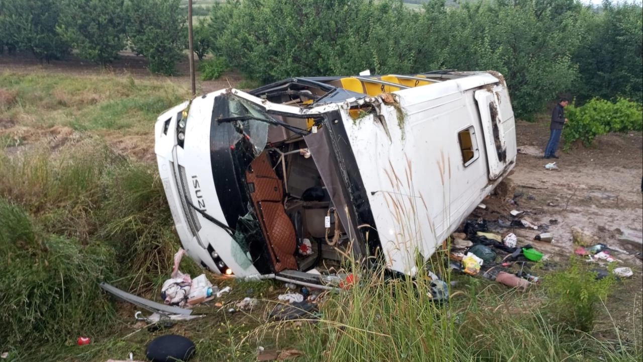 Isparta'da tur otobüsü faciaya döndü: Çok sayıda ölü var