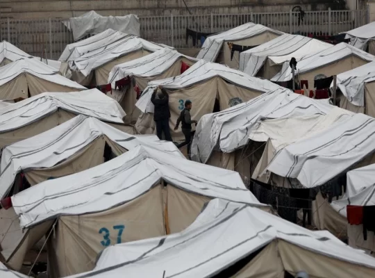 İsrail Han Yunus'taki çadır kampa saldırdı: 2 ölü