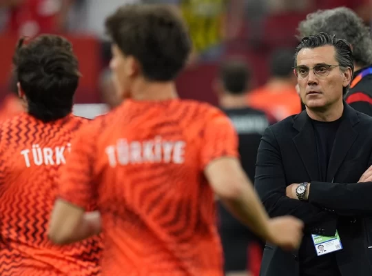 İtalyan basınında Montella için "felaket" yorumu: Ayrılık çanları çalıyor!