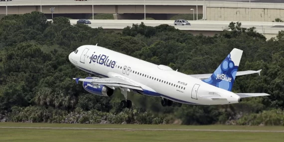 JFK Havalimanı’nda büyük tehlike: Uçak havada drone ile çarpıştı