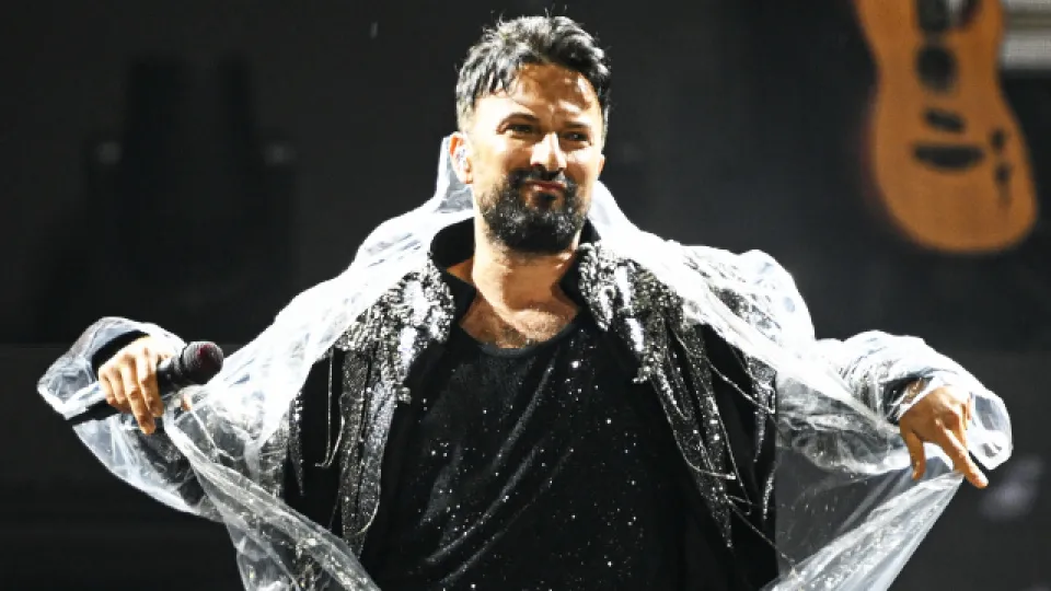 Tarkan Ankara'yı salladı: Yağmura rağmen müzik ziyafeti