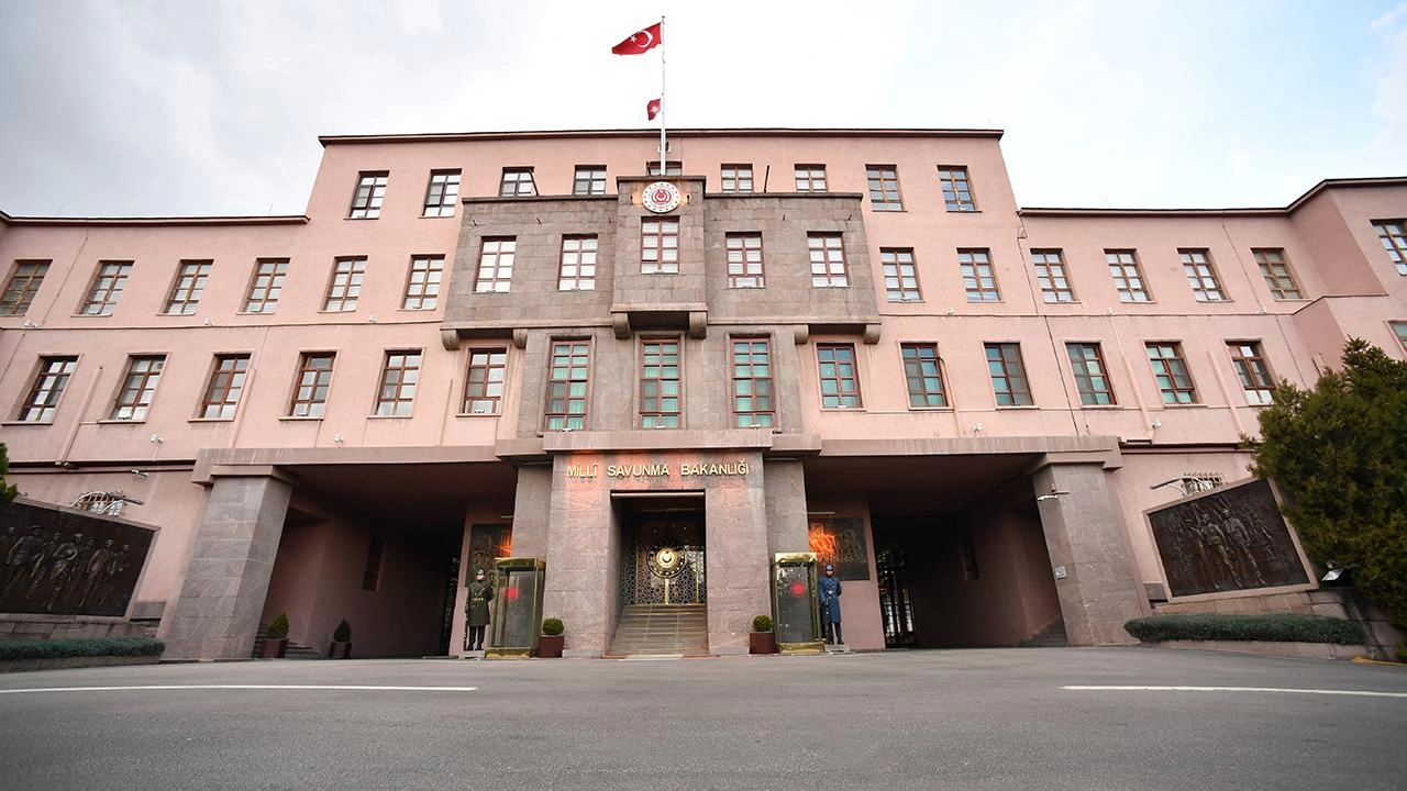 Türk ordusuna büyük güç: TAYFUN Blok-2 füzesi teslim edildi!