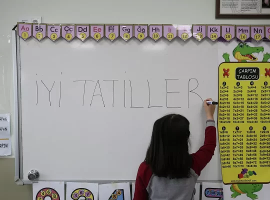 Yaz tatili başlıyor: Milyonlarca öğrenci karnesine kavuşuyor