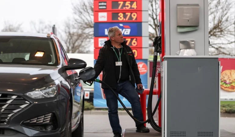 Akaryakıt fiyatları neden petrolden hızlı yükseliyor?