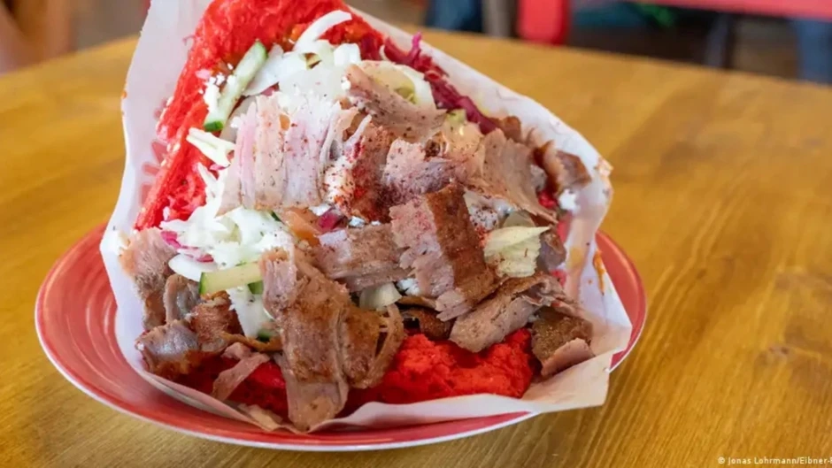 Almanya'da çilekli döner çılgınlığı sosyal medyayı salladı