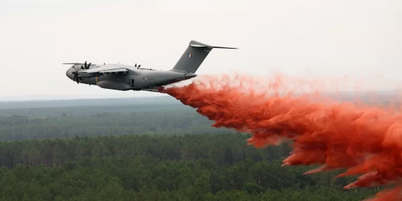 Askeri dev A400M ilk kez orman yangınlarına karşı havalandı