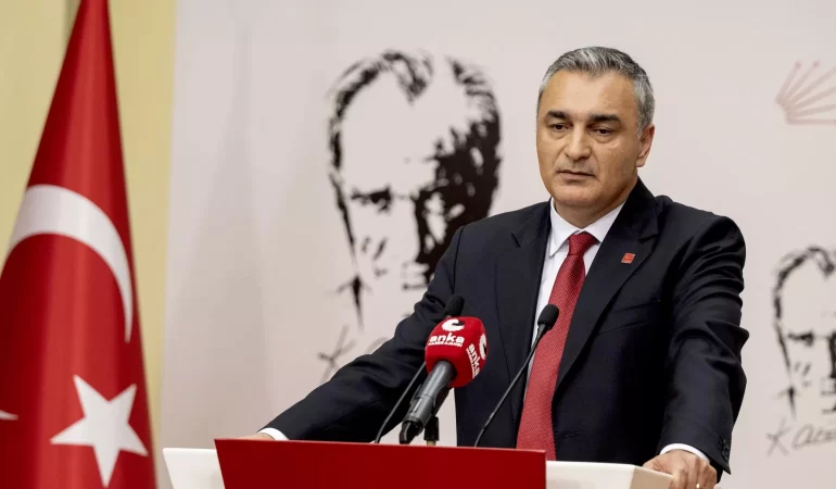 CHP'de kritik karar: 4 il teşkilatı feshedildi, 5 başkan atandı