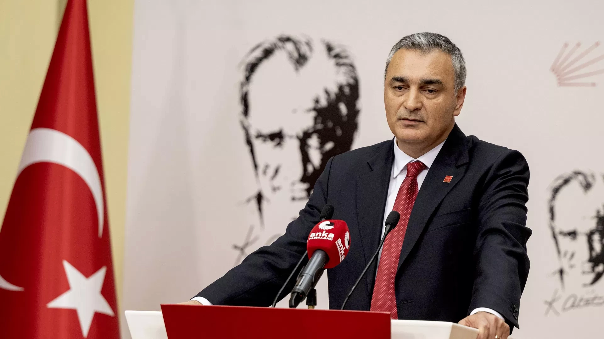 CHP'de kritik karar: 4 il teşkilatı feshedildi, 5 başkan atandı