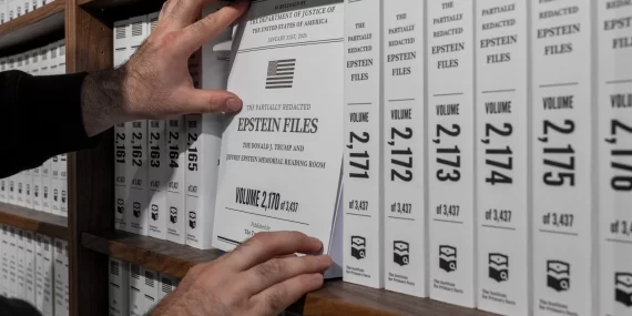 Epstein dosyaları: Belgelerin yayımlanması adalet için yeterli mi?