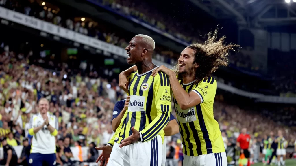 Fenerbahçe sezona galibiyetle başladı