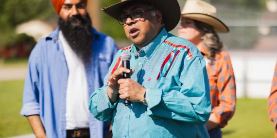 İsrail Büyükelçisi ile fotoğraf kriz oldu: Nenshi özür diledi