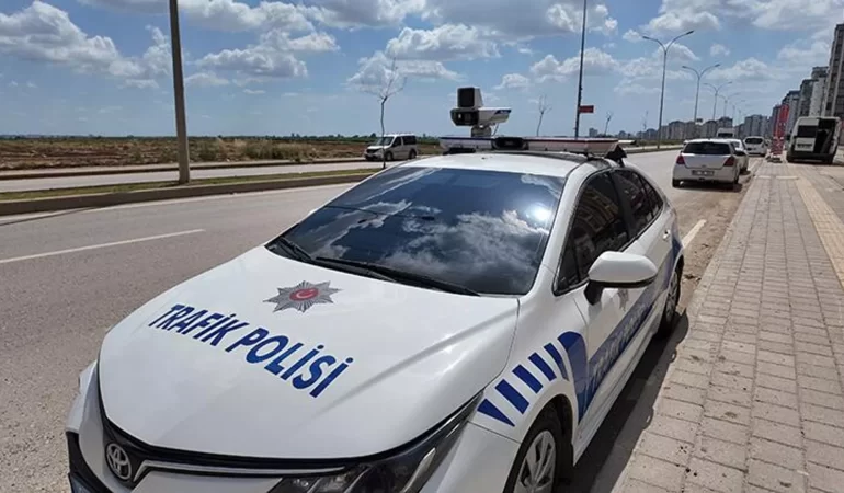İzmir'de motosikletliye saldıran sürücüye ceza yağdı