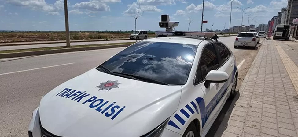 İzmir'de motosikletliye saldıran sürücüye ceza yağdı