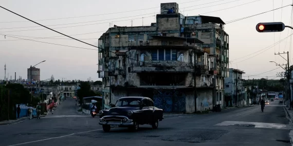 Küba'yı boğan elektrik krizi: Karanlık hayatı felç ediyor, öfkeyi büyütüyor