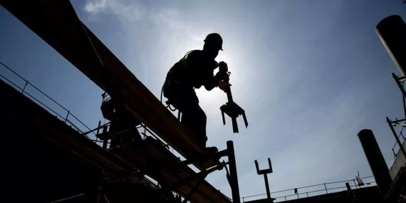 Kuzey Kıbrıs'ta aşırı sıcak alarmı: Dışarıda çalışmak yasaklandı