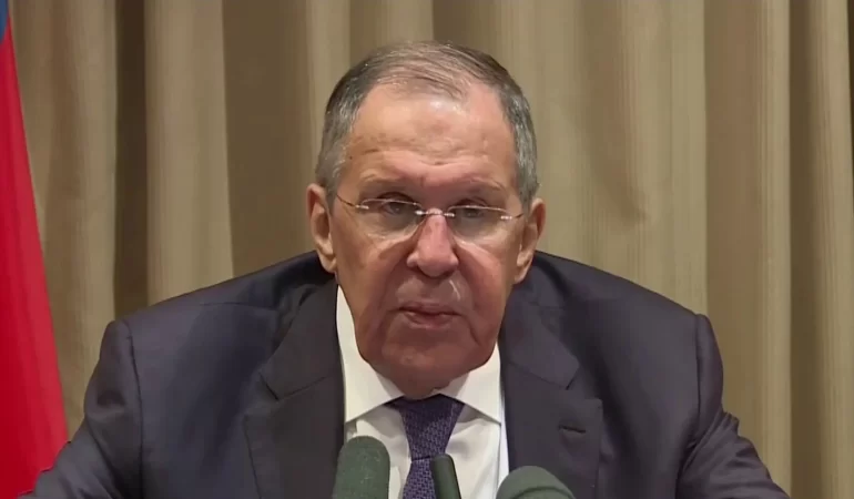 Lavrov: Nükleer silah egemenliğin tek garantisi olabilir