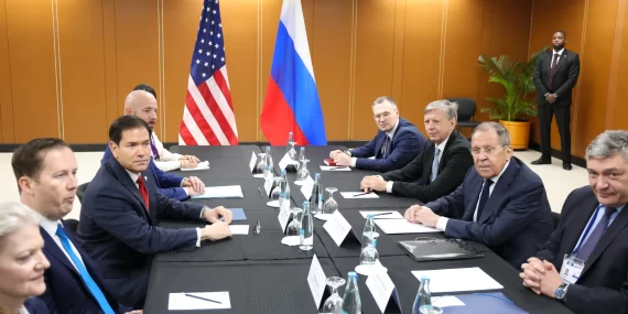 Manila'da kritik zirve: Lavrov uyardı, Rubio diplomatik rol vurgusu yaptı