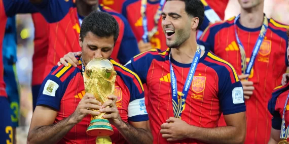 Ronaldo'dan Arjantin'e eleştiri: Ballon d'Or adayım Rodri