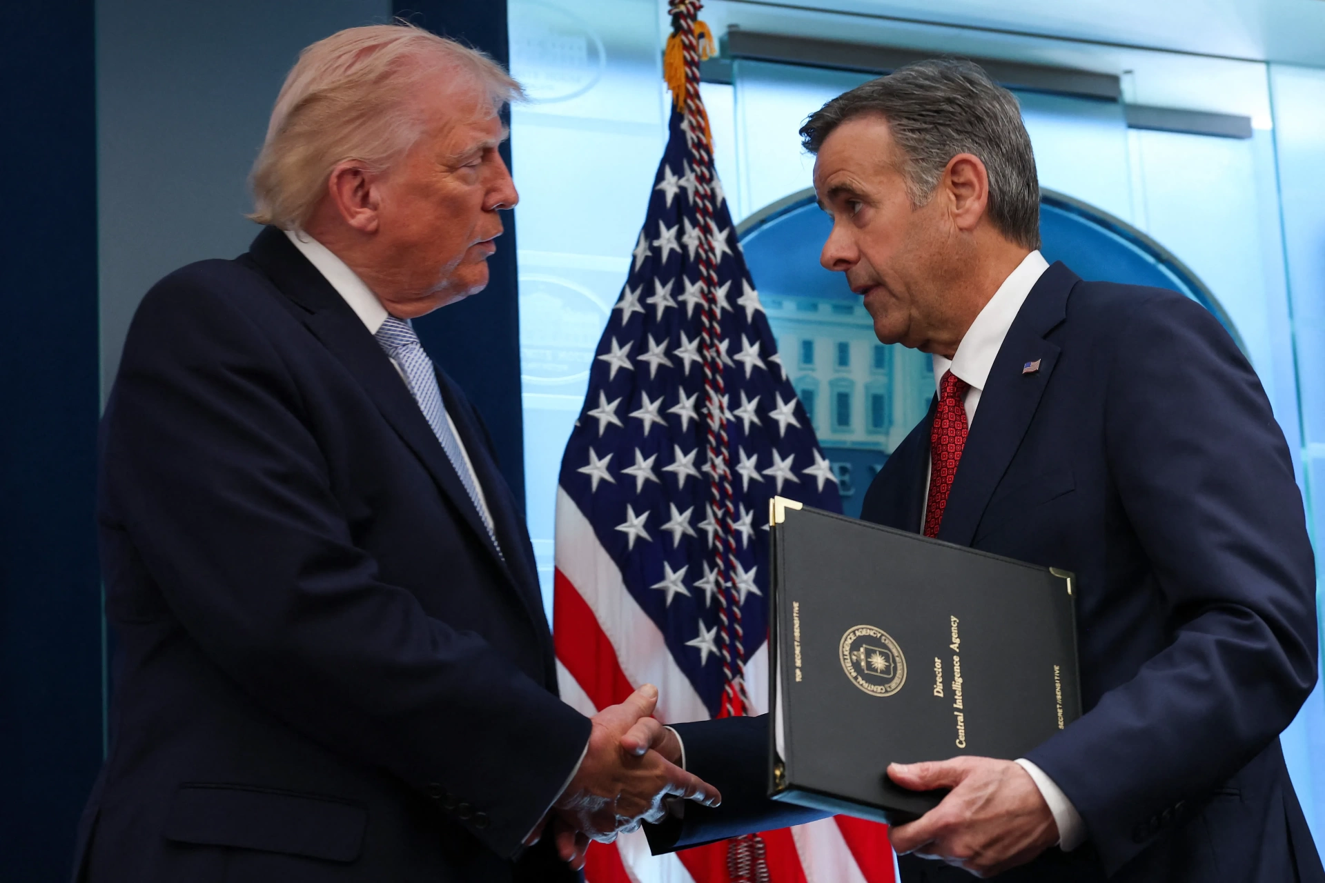 Trump'ın her gün baktığı 'dünyanın en gizli gazetesi' PDB nedir?