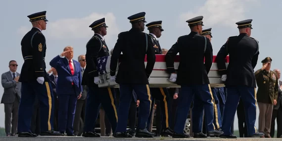 Trump'tan sert Tahran tehdidi: Asker cenazeleri karşılandı