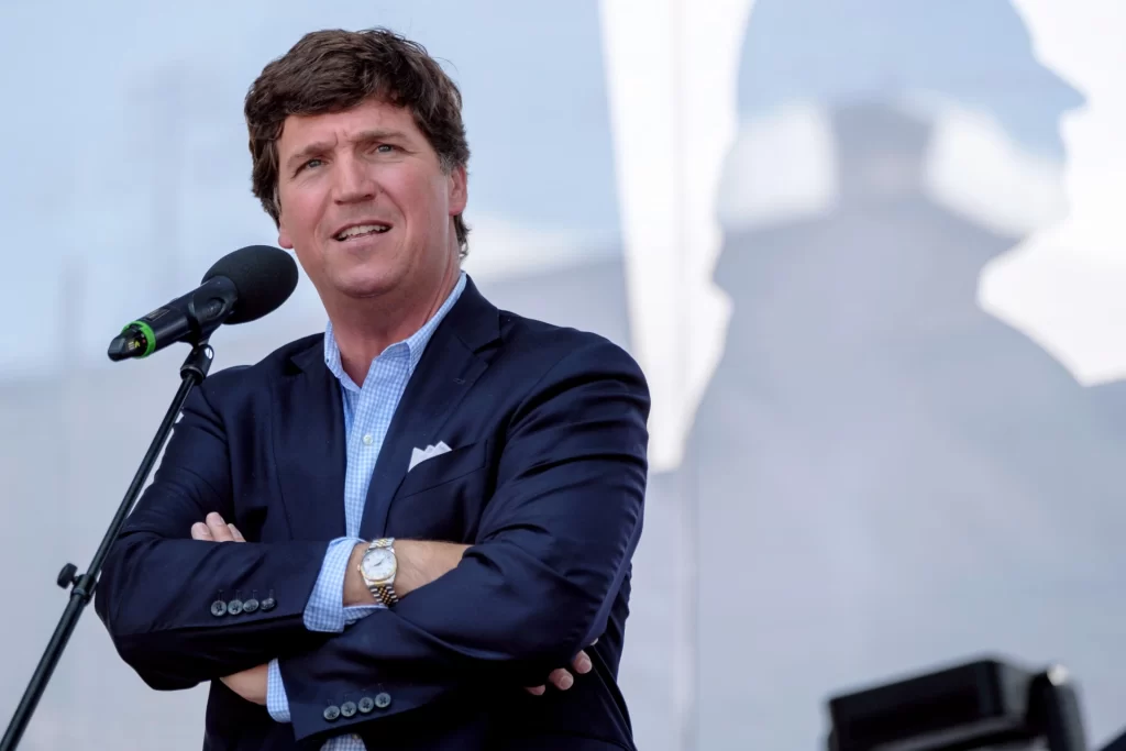 Tucker Carlson: Trump zayıf lider, Vance savaşı önlerdi
