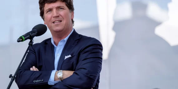 Tucker Carlson: Trump zayıf lider, Vance savaşı önlerdi