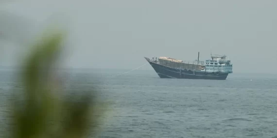 Umman kıyılarında Hollanda gemisinde patlama: Mürettebat iyi