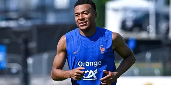 Zidane Fransa'nın başına geçti: Mbappe'den 4 kelimelik yanıt