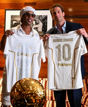 11 yıl sonra futbola dönüş: Ronaldinho İtalya'ya imza attı