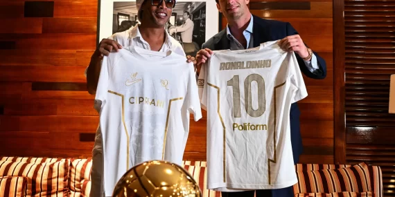11 yıl sonra futbola dönüş: Ronaldinho İtalya'ya imza attı