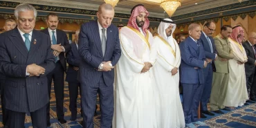 Cuma namazının ardından Mekke'de tarihi imza: Üç ülkeden ortak savunma paktı!