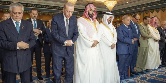 Cuma namazının ardından Mekke'de tarihi imza: Üç ülkeden ortak savunma paktı!