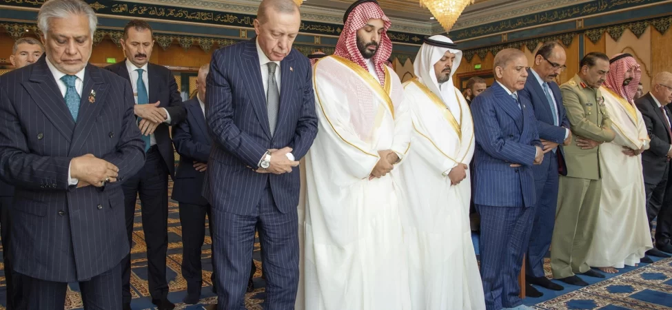 Cuma namazının ardından Mekke'de tarihi imza: Üç ülkeden ortak savunma paktı!